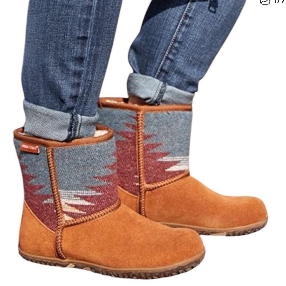 Minnetonka Tali Suede Southwestern Aztec Faux Fur Lined Boot